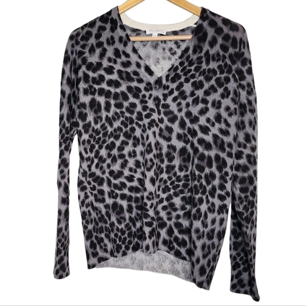 100% Cashmere Grey Leopard Animal Print V-neck Sweater Women's Size XS
